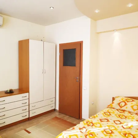 Apartment Eтаж от къща с двор в супер центъра