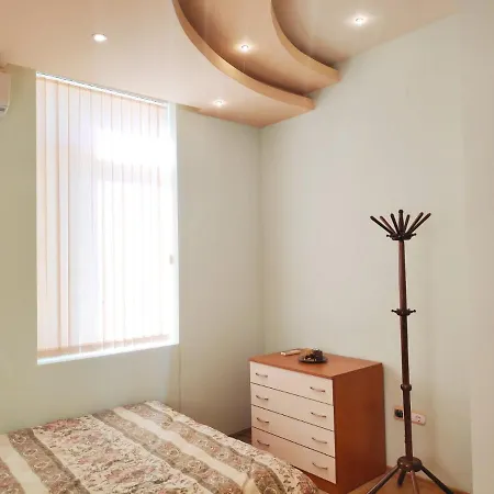Apartment Eтаж от къща с двор в супер центъра Burgas