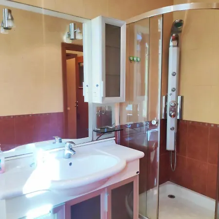 Apartament Eтаж от къща с двор в супер центъра *